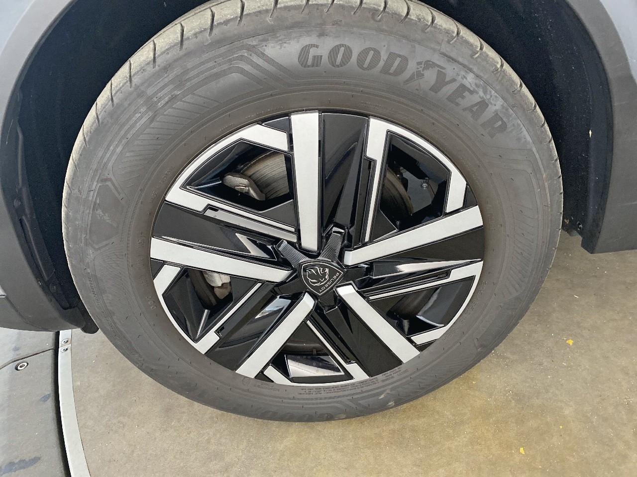 Peugeot 2008 hybrid 136 e-dcs6 style — photo 11