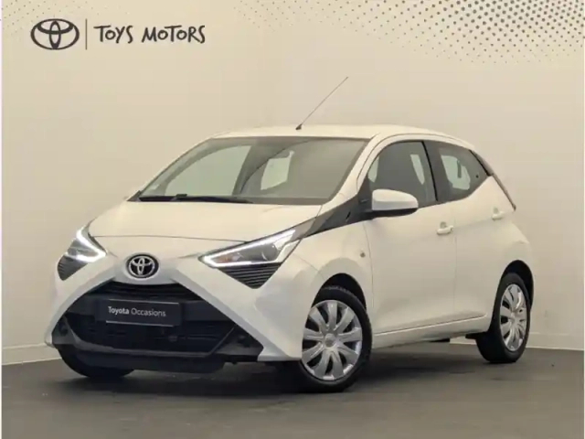 Toyota Aygo x-play 1.0 72 ch bva5 — photo 1