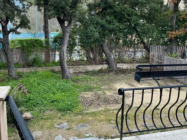 AUBAGNE à louer T2 DE 42 m2 avec TERRASSE, BALCON et JARDIN - climatisé - refait à neuf - place de p