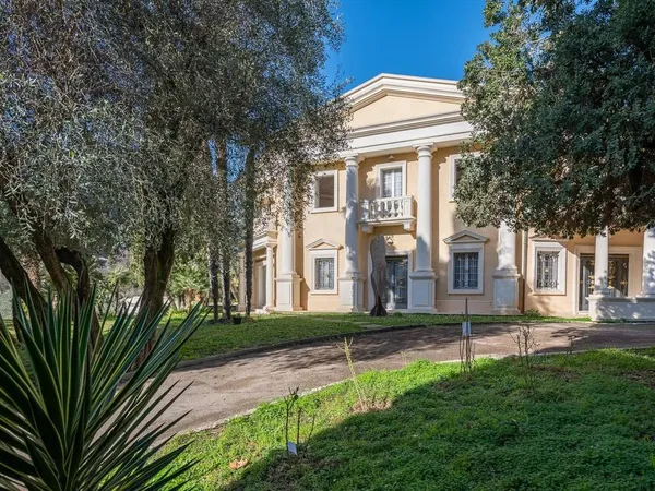 Maison de luxe 15 pièces 858 m²