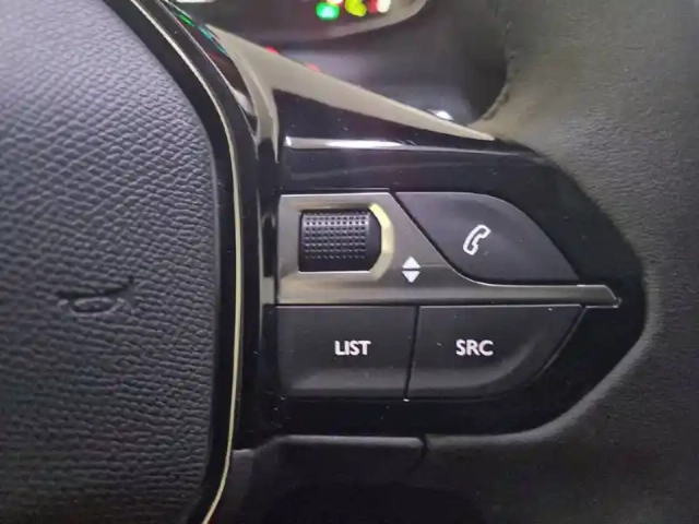 Peugeot 208 electrique 50 kwh 136ch — photo 54