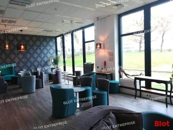 Bureaux 1213 m²