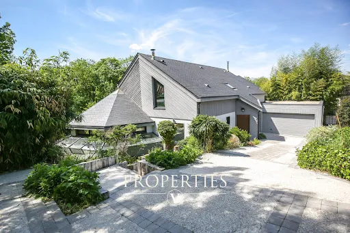 Maison 10 pièces 251 m²