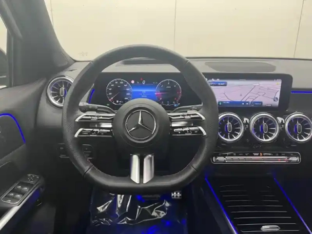 Mercedes Glb 200 d amg line — photo 19