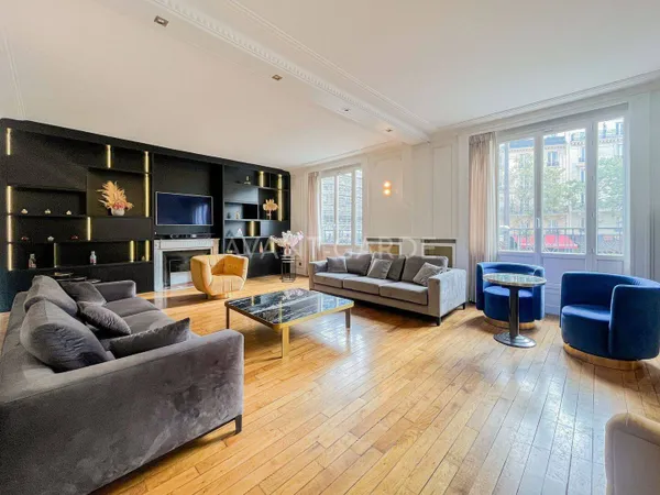 Appartement 5 pièces 182 m²
