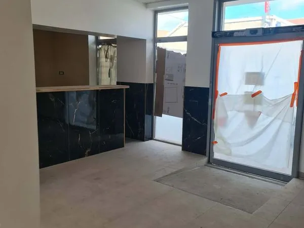 Local commercial / professionnel 85 m² grande façade- Sainte-Geneviève-des-Bois