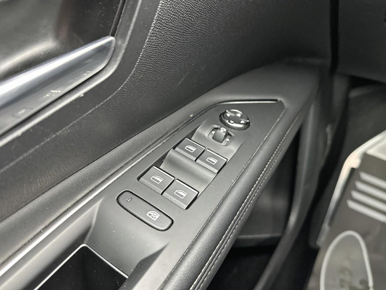 Peugeot 3008 puretech 130ch s&s eat8 gt — photo 16