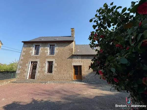 Maison en pierres à Levaré