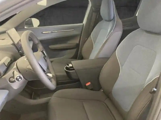 Volvo Ex30 single extended range 272ch plus — photo 9