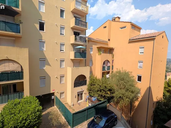 Appartement trois pièces à vendre à Grasse