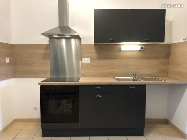 Appartement de 52 m² au rez-de-chaussée, très lumineux, situé dans une rue calme du quartier Saint-P