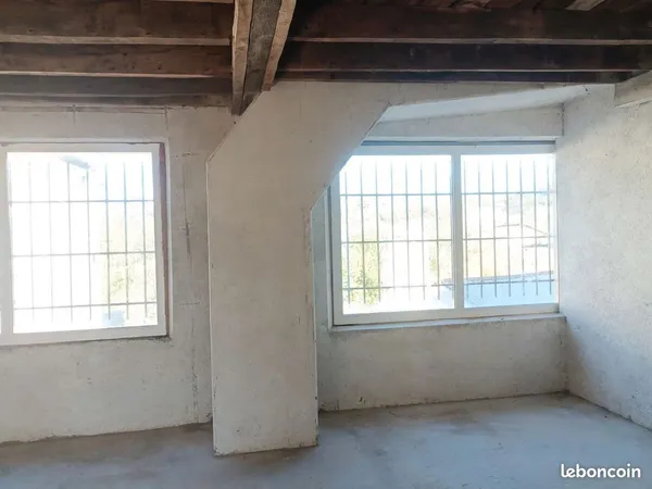 1 ER ETAGE PRIVATIF dans immeuble en co prorpriete