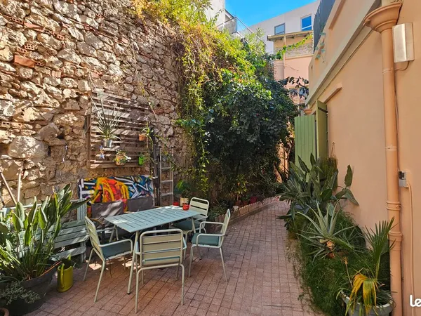 Maison/appartement avec cour arborée privative, secteur Libération/Chambrun
