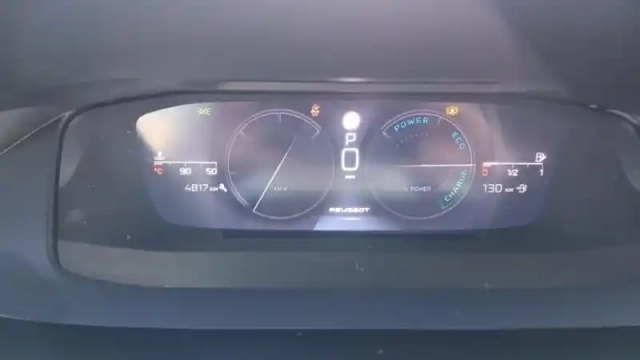 Peugeot 308 hybrid 136 e-dcs6 — photo 19