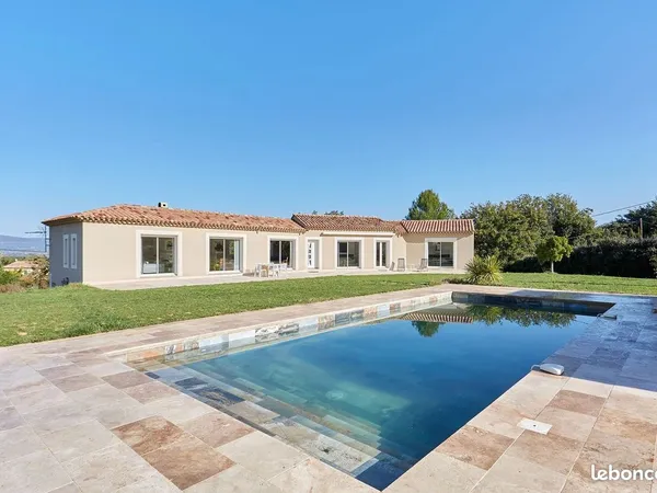 Propriété 8 pièces 220 m²