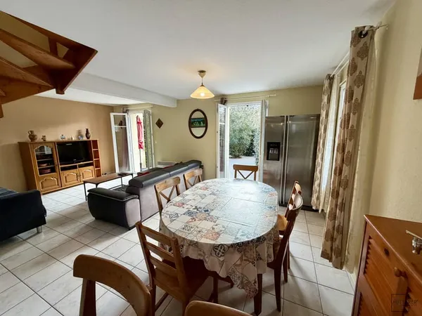 Maison 3 pièces (3 faces) avec Garage, Pkg et Piscine