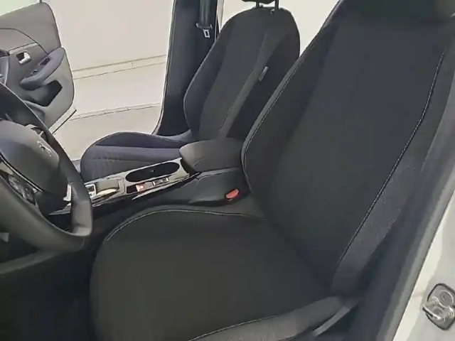 Peugeot 208 electrique 50 kwh 136ch — photo 11