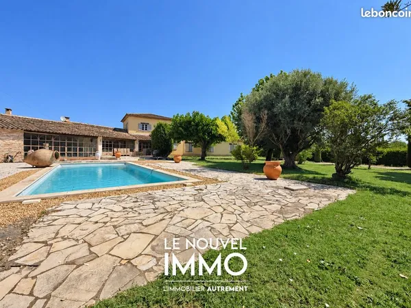 Villa 6 pièces 250 m²