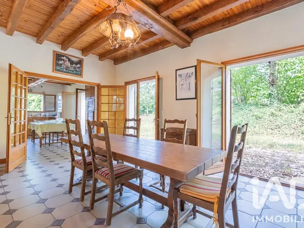 Maison 8 pièces 207 m²