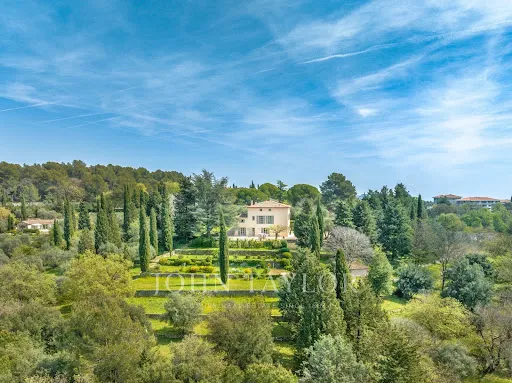 Maison 11 pièces 375 m²