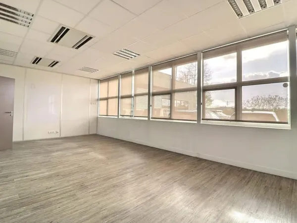 Local commercial - Atelier d'activité - 554m²