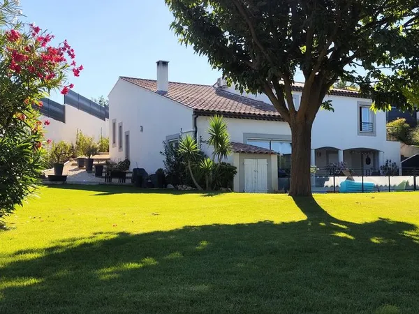 Les Pennes-Mirabeau Cadeneaux - Superbe villa contemporaine T5/T6 de 180 m² avec piscine spectaculai