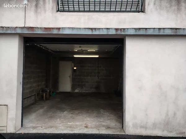 Garage et parking Location Lorient 25m² 189€