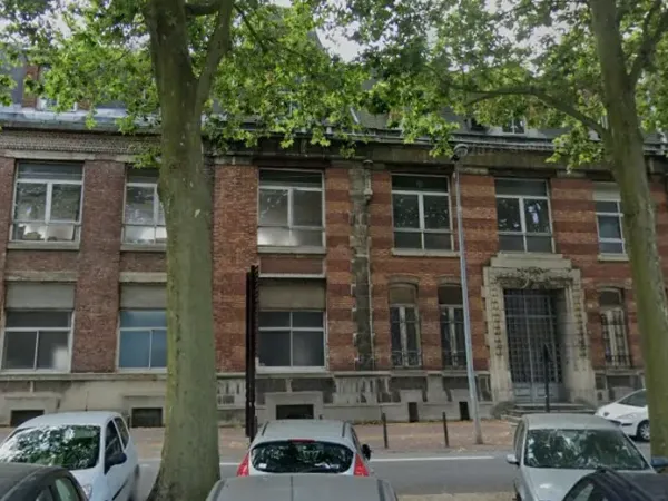 Local professionnel 2200 m²
