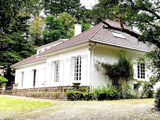 Maison 11 pièces 216 m²