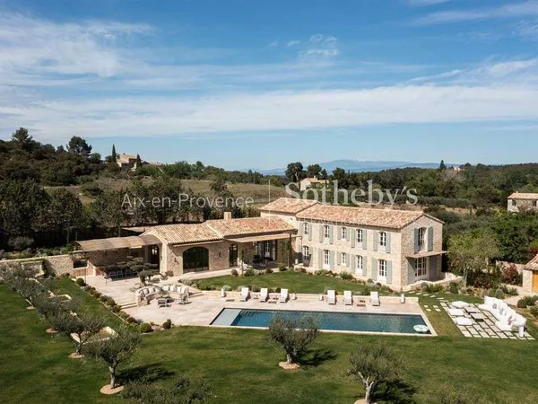 Maison 8 pièces 338 m²