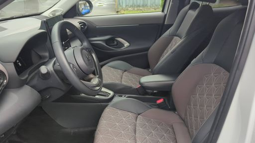 Toyota Yaris Cross 1.5 VVT-i 130 Hybrid E-CVT - Collection – 2025 – 14323 km – Hybride essence – Boîte Automatique — photo 17