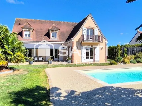 Propriété de standing avec piscine et grand terrain