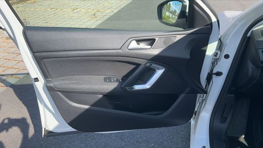 Peugeot 308 1.2 PureTech 110 - Style – 2019 – 112535 km – Essence – Boîte Manuelle — photo 27