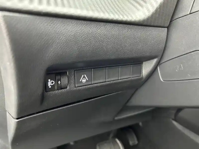 Peugeot 2008 hybrid 145 e-dcs6 — photo 30