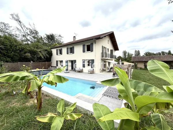 Maison 6 pièces 274 m²