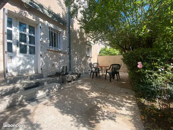 Maison de ville 160 m² — jardin arboré — cave 80 m² — centre Périgueux