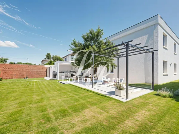 Grande villa familiale de 178 m² - 7 chambres - Terrain clos de 600 m² - Proche commodités