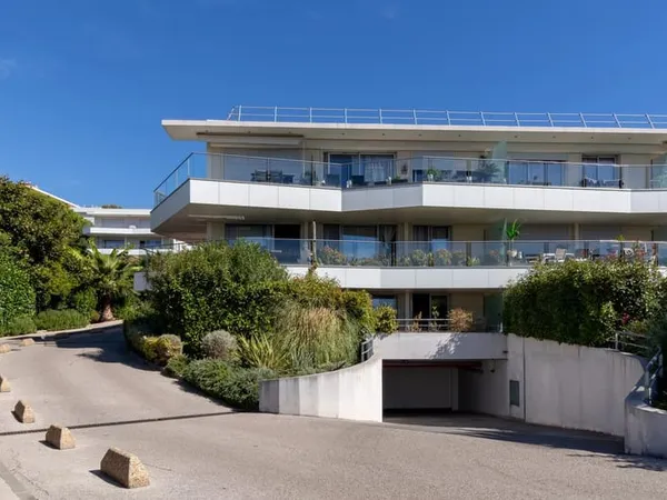 Résidence sécurisée, 2 pièces terrasse, piscine, garage