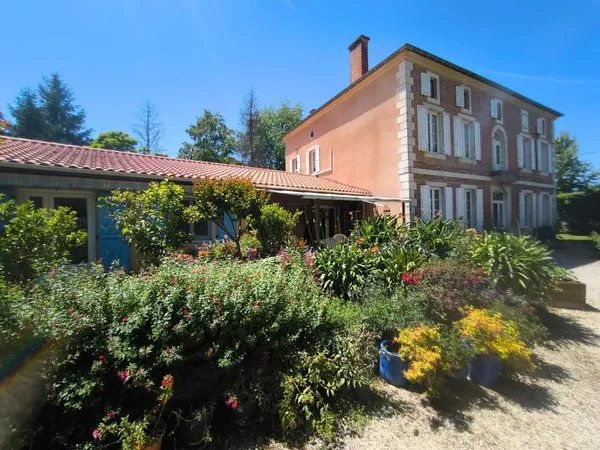 Propriété de caractère XIXe siècle au Fort potentiel d'exploitation touristique Gersois
