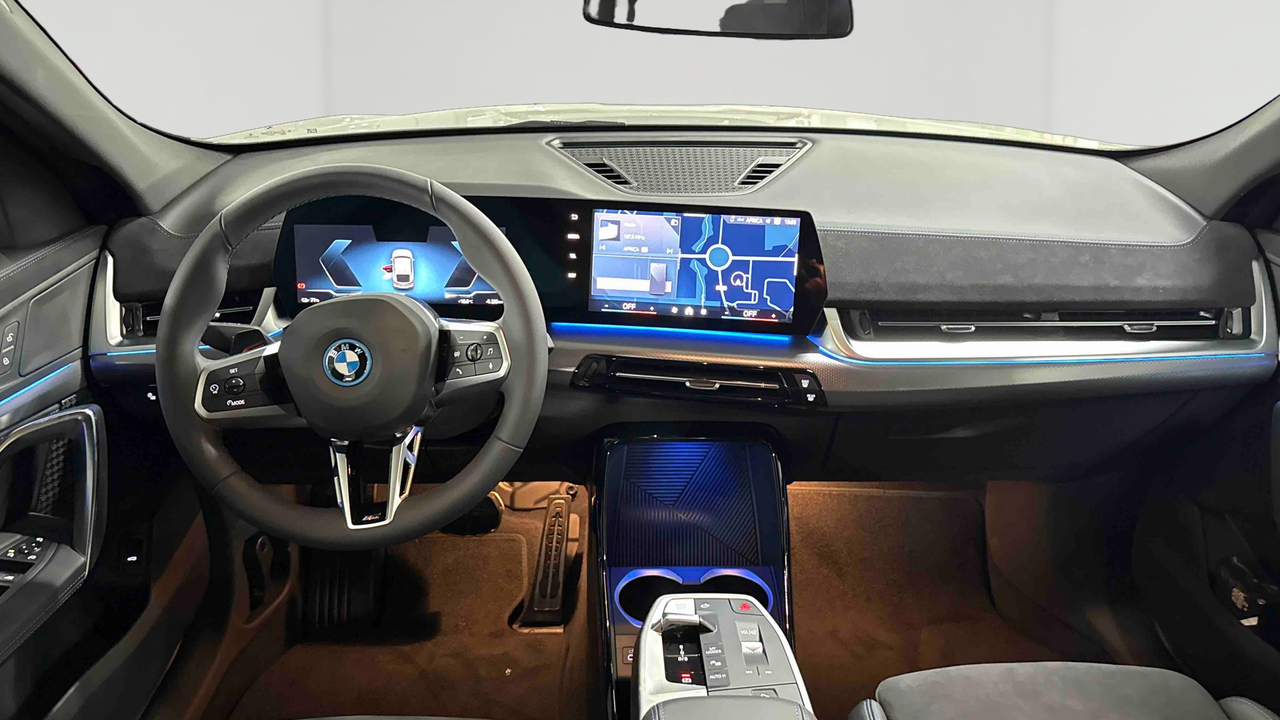 BMW iX2 eDrive20 204ch BVA — photo 11