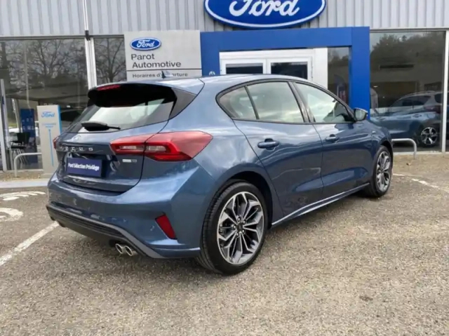 Ford Focus 1.0 flexifuel mhev 125ch st-line design — photo 2