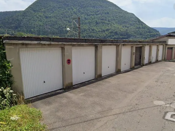 Garage/box 12 m² Saint Claude