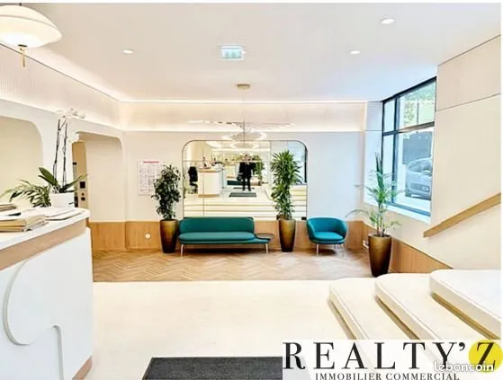 Bureau 720 m²