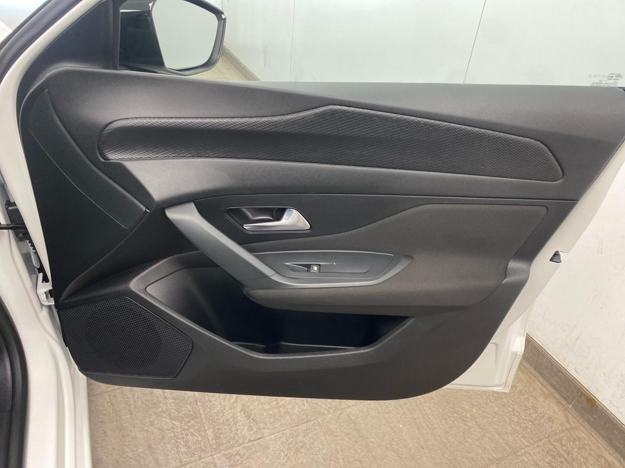 Peugeot 308 phev 180 e-eat8 active pack — photo 24