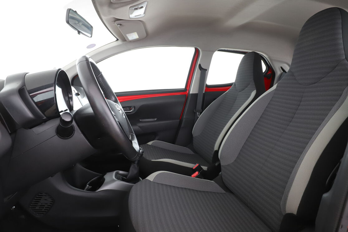 Toyota Aygo 1.0 VVT-i X-Play — photo 9