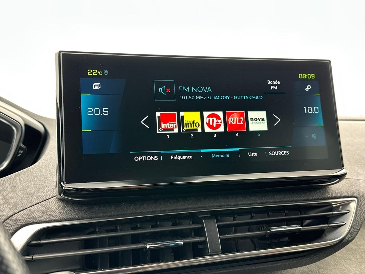 Peugeot 3008 hybrid4 300 e-eat8 gt — photo 22