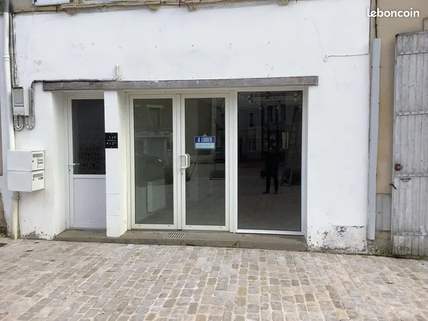 Commerce Location Sauzé-Vaussais  32m² 300€