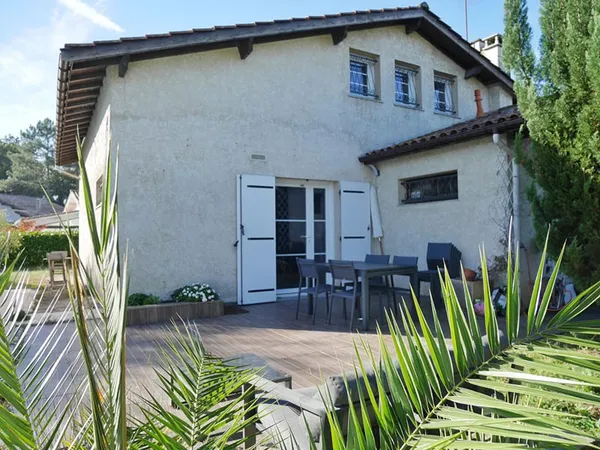 Cestas bourg maison à étage à vendre 4 chambres garage piscine ref 2261