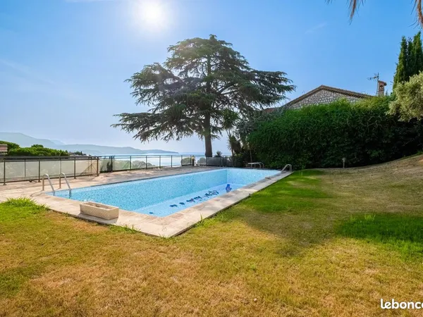 Villa 10 pièces 593 m²