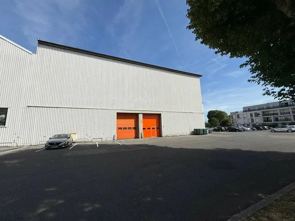 Entrepôt 2054 m²